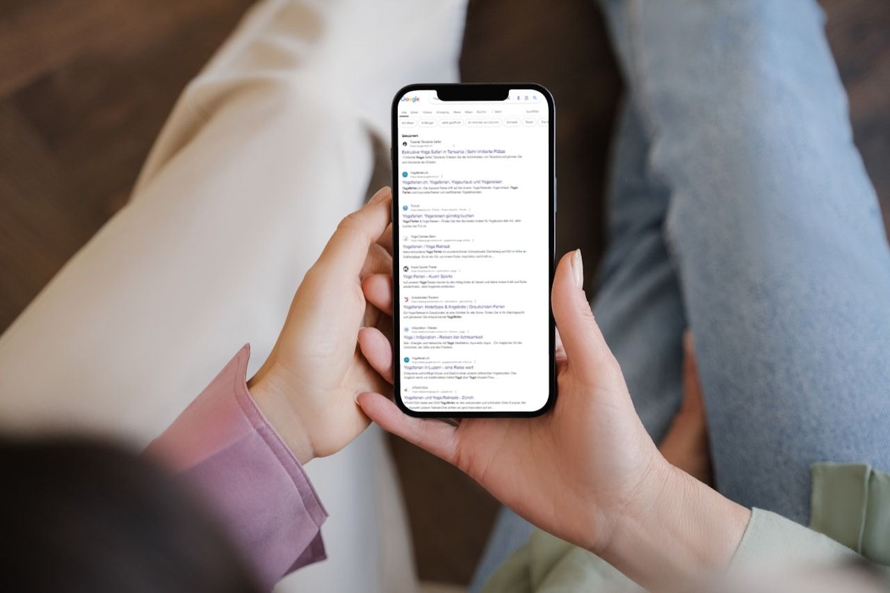 Google Ads Suchmaschinenanzeigen von Yoga Safari (Reiseanbieter) auf dem Handy