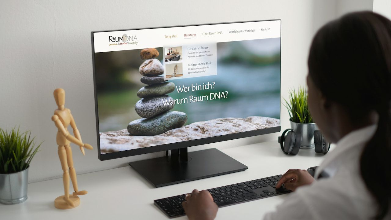 Feng Shui Website von Raum DNA am Desktop PC