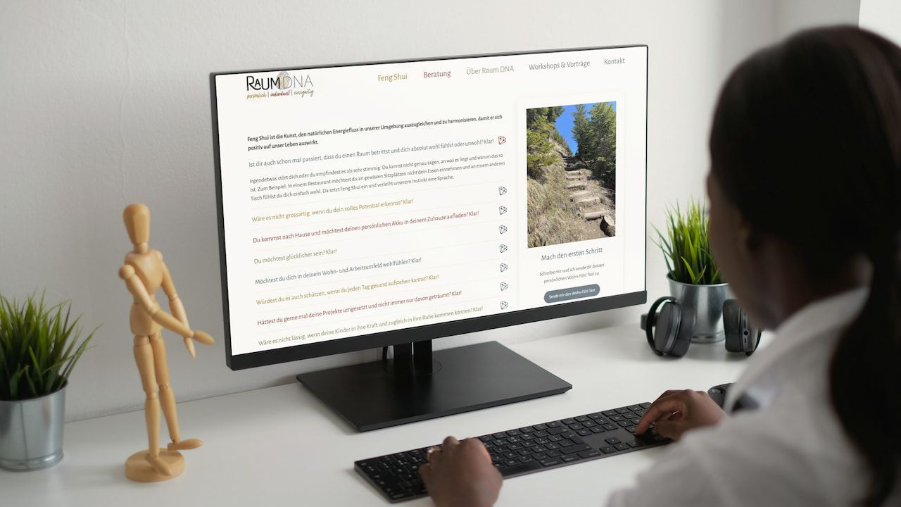 Feng Shui Website von Raum DNA am Desktop PC