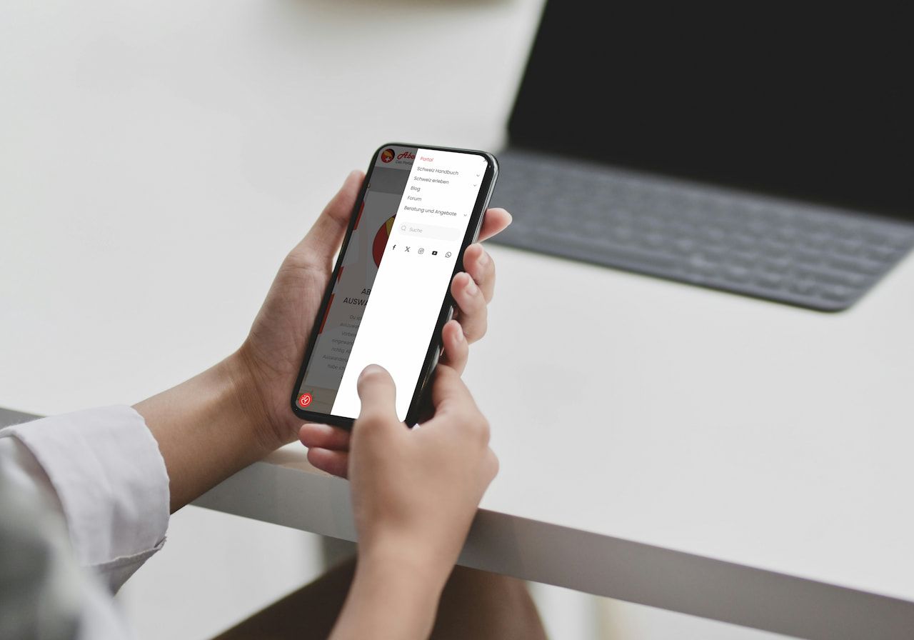 Website von About Swiss auf dem Handy